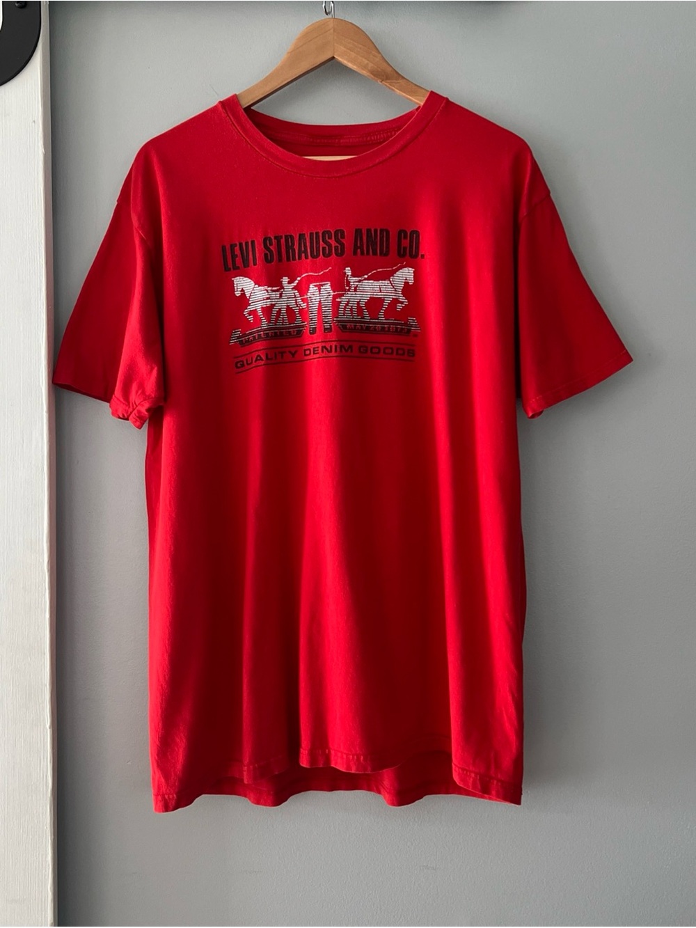 Levis Strauss & Co w/ The Vintage Logo Red T-Shirt Two Horse Pull Mens XL Cotton